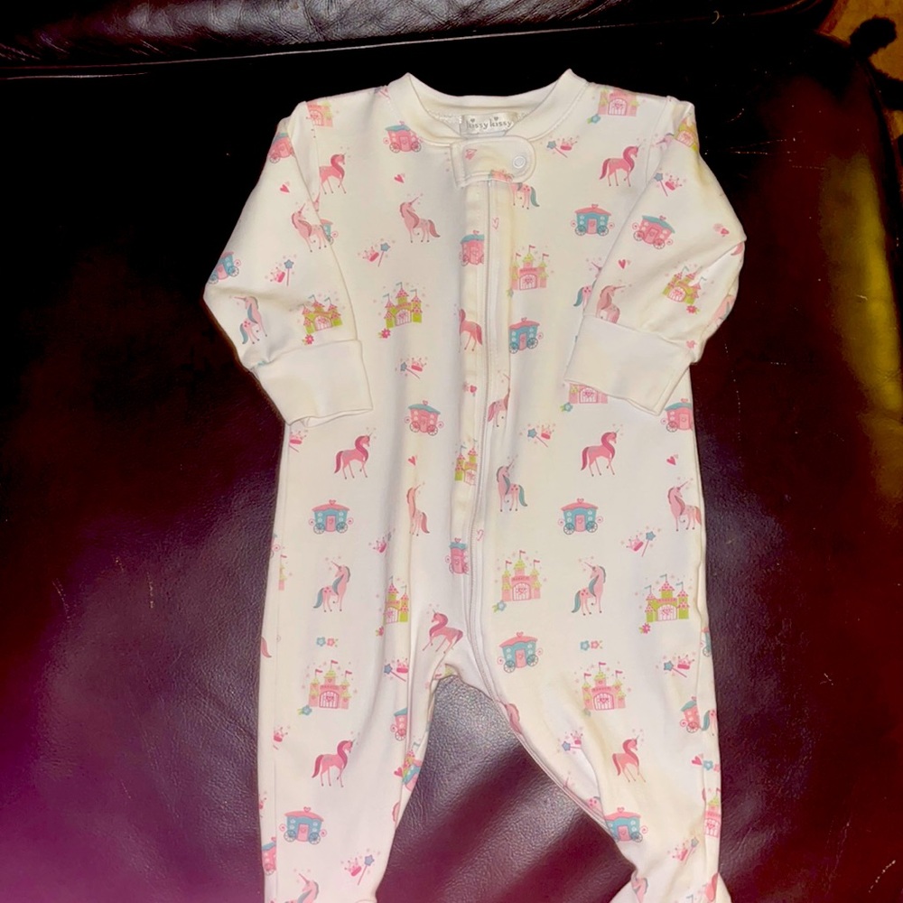 Kissy kissy 6-9 footed zipped outfit